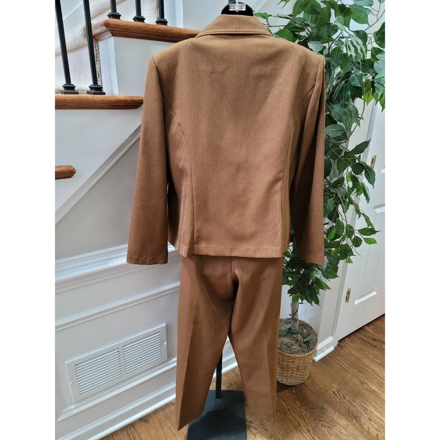 Sag Harbor Women's Brown 100% Polyester Blazer/Top & Pant 3 Piece Suits Size 16