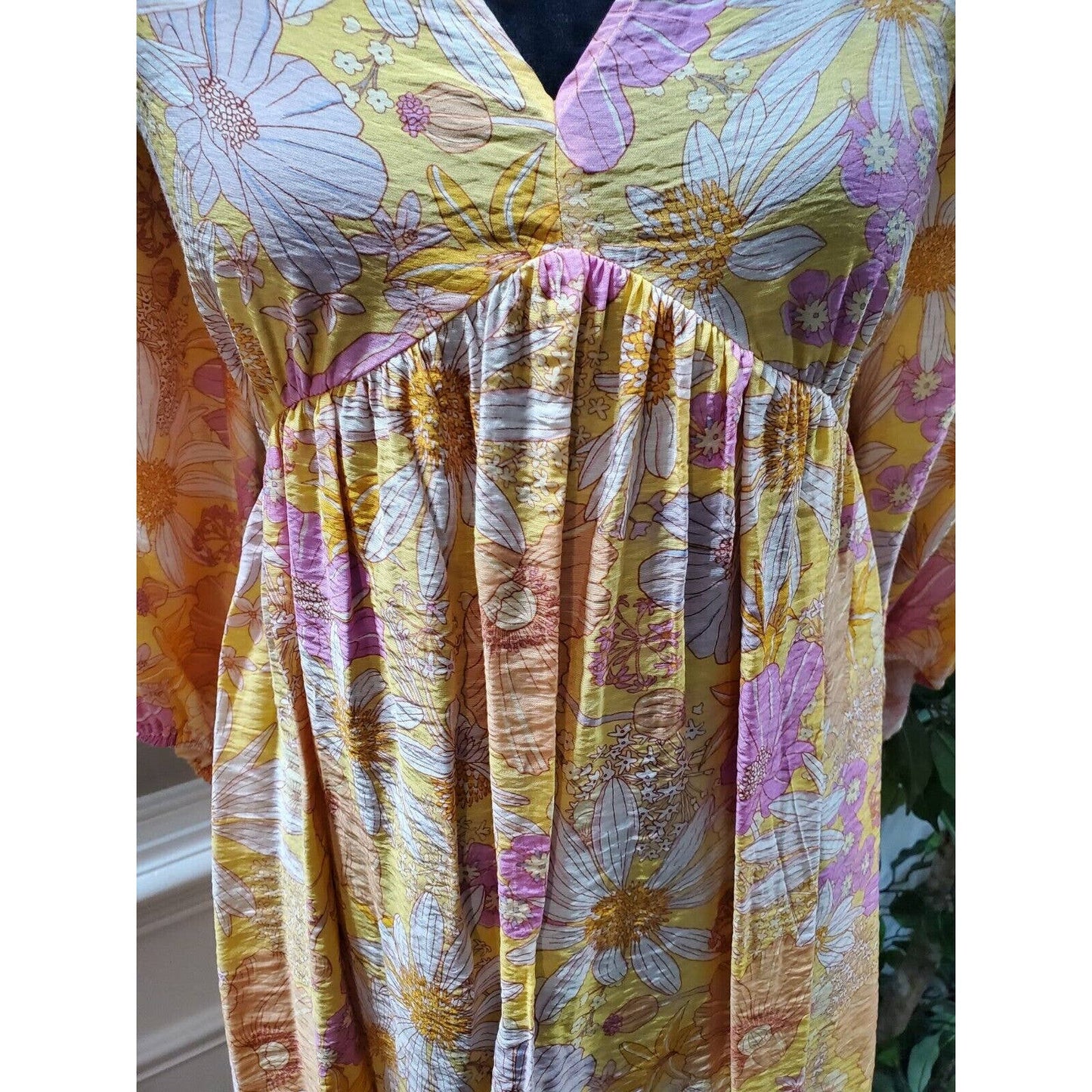 H&M Women's Yellow Floral Viscose V-Neck Long Sleeve Knee Length Dress Size M