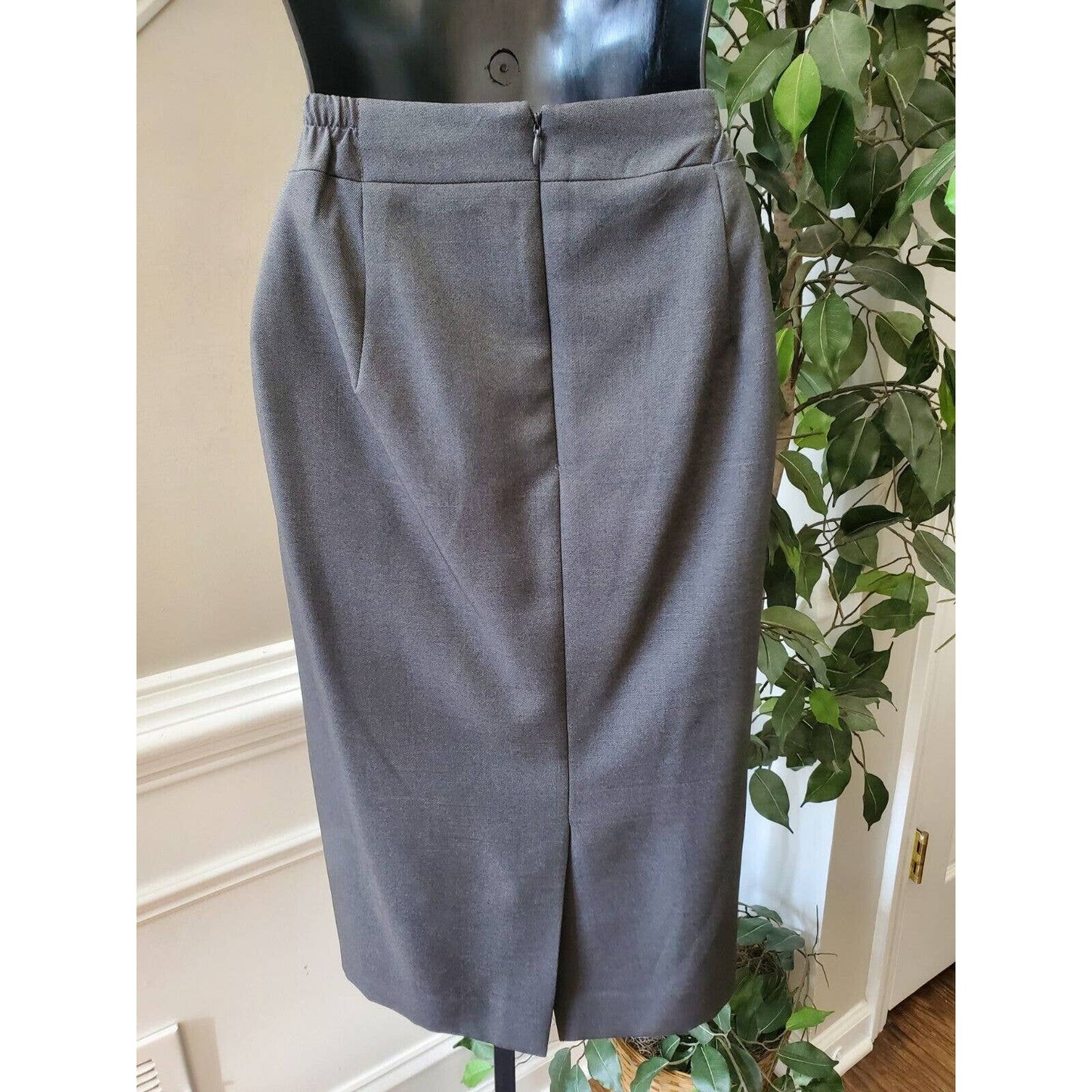Emily Women's Gray Polyester Single Breasted Blazer & Skirt 2 Pc's Suit Size 14W
