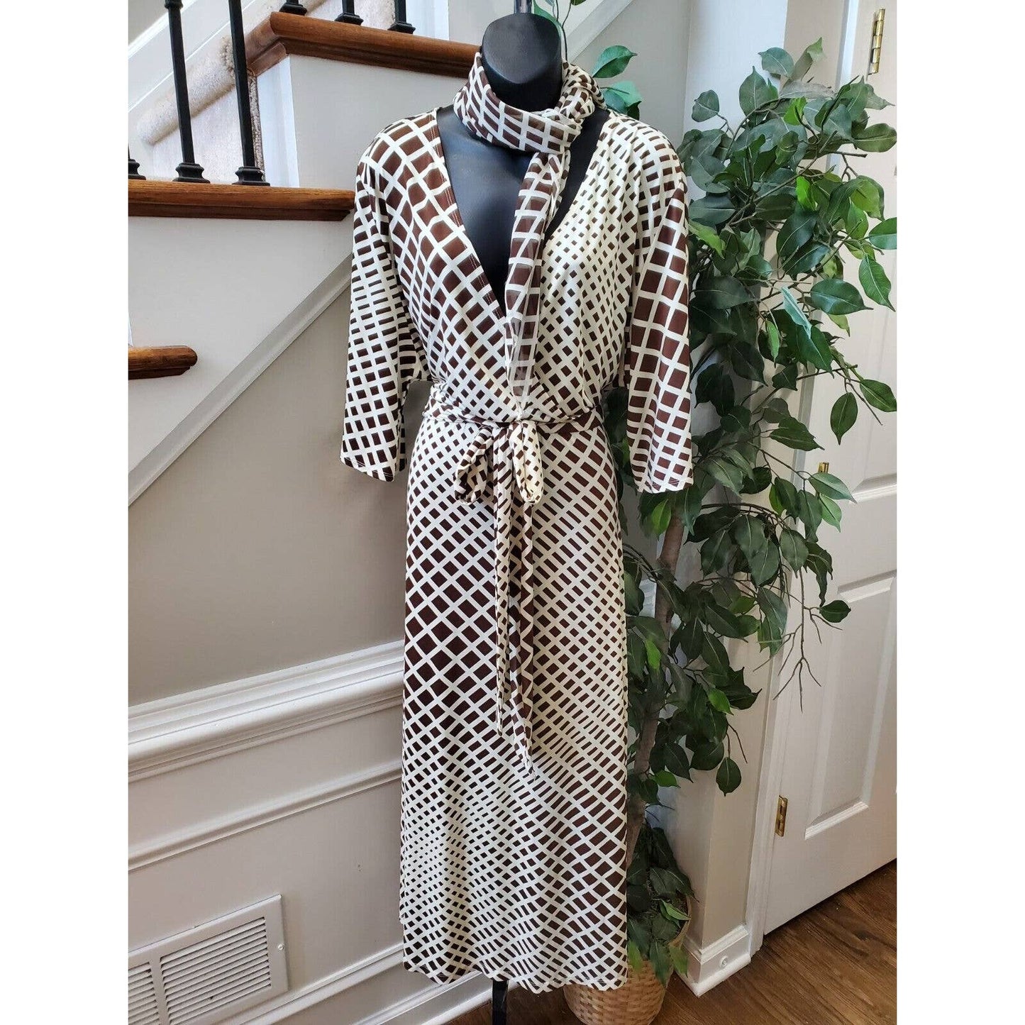 Nikki Poulos Women's White & Brown Polyester V-Neck Long Sleeves Maxi Dress P1X