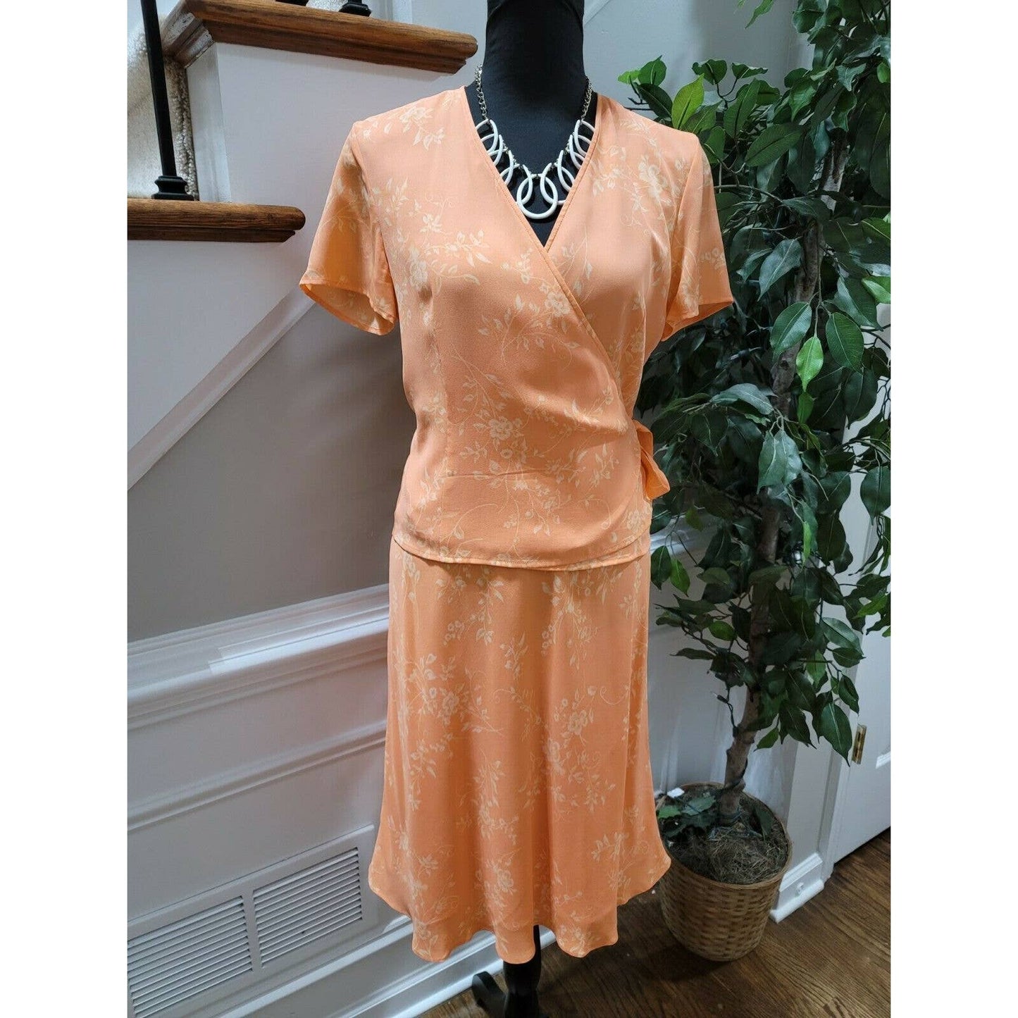 Casual Corner Women's Orange Floral 100% Silk Top & Skirt 2 Piece Suits Size 6