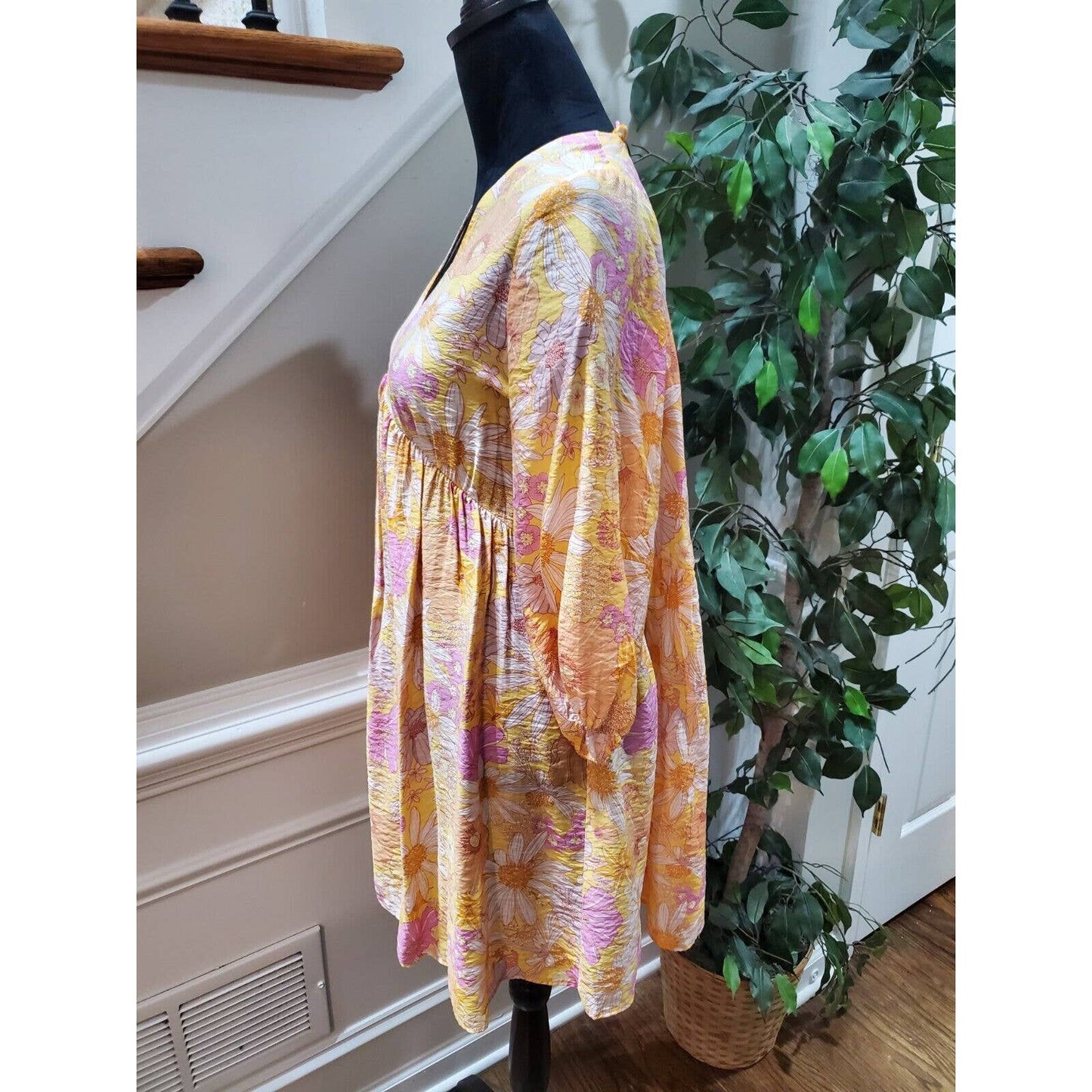 H&M Women's Yellow Floral Viscose V-Neck Long Sleeve Knee Length Dress Size M