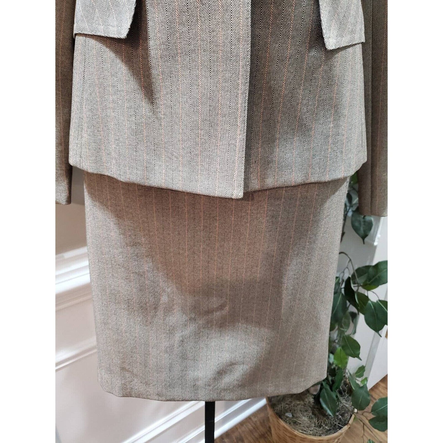 Giorgio Sant'Angelo Women Brown Single Breasted Blazer & Skirt 2 Pc's Suit 8