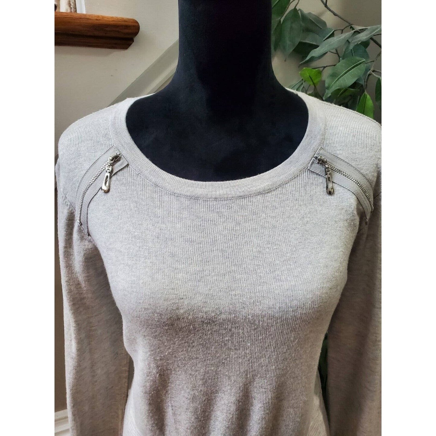 Ava Women's Gray Solid Viscose Round Neck Long Sleeve Pullover Sweater Size M