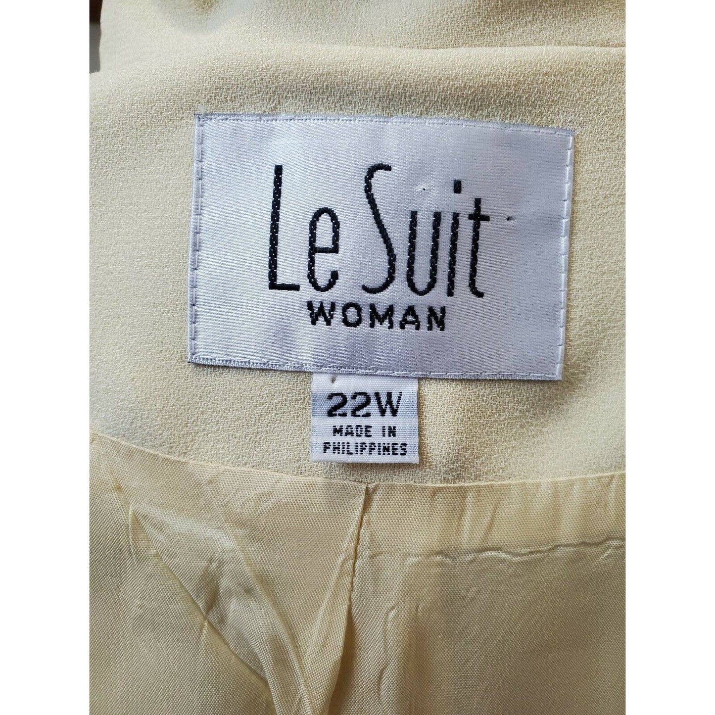 Le Suits Women's Cream 100% Polyester Long Sleeve 4 Buttons Fitted Blazer 22W