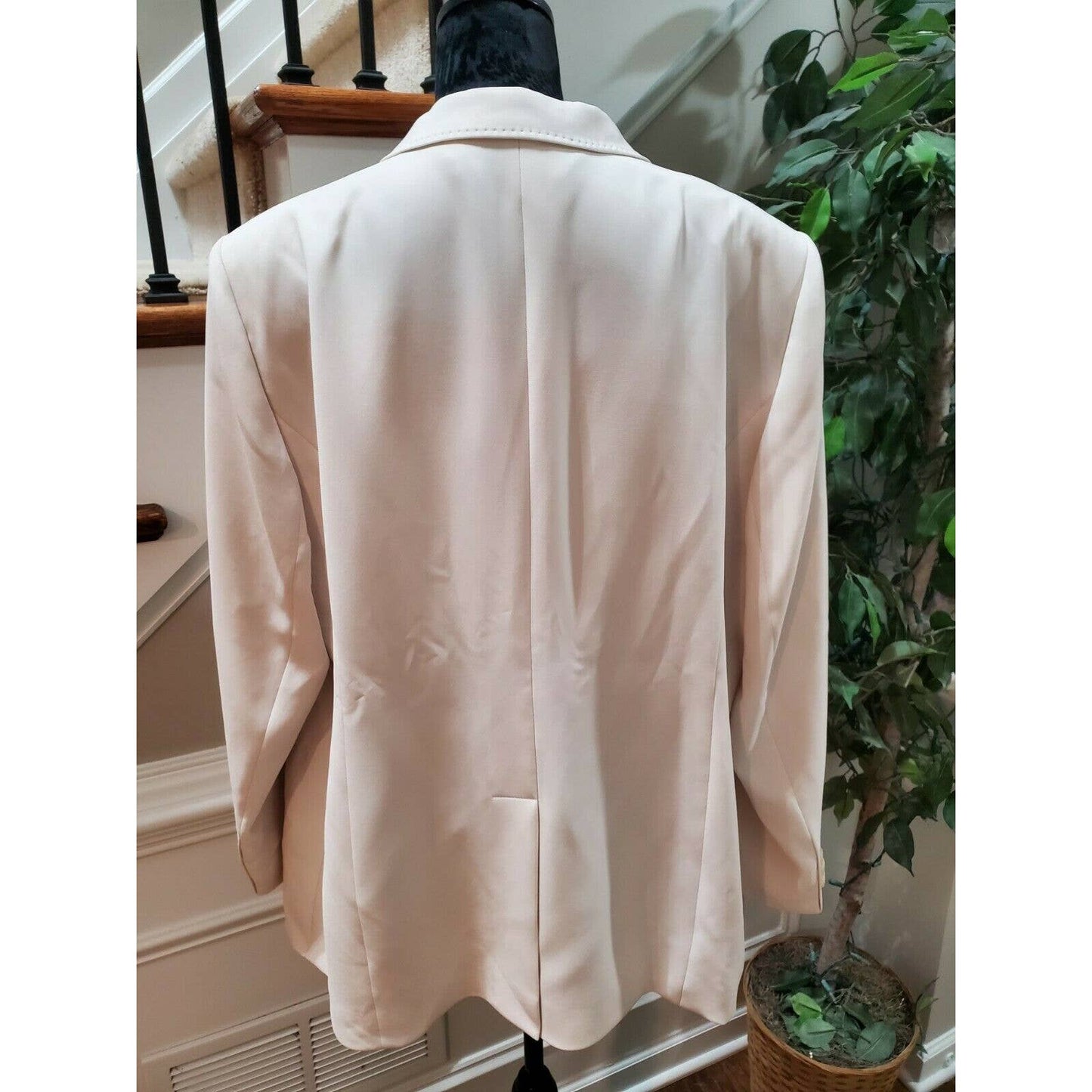 Bloomingdales Basler Women Cream Polyester Long Sleeve Single Breasted Blazer 50