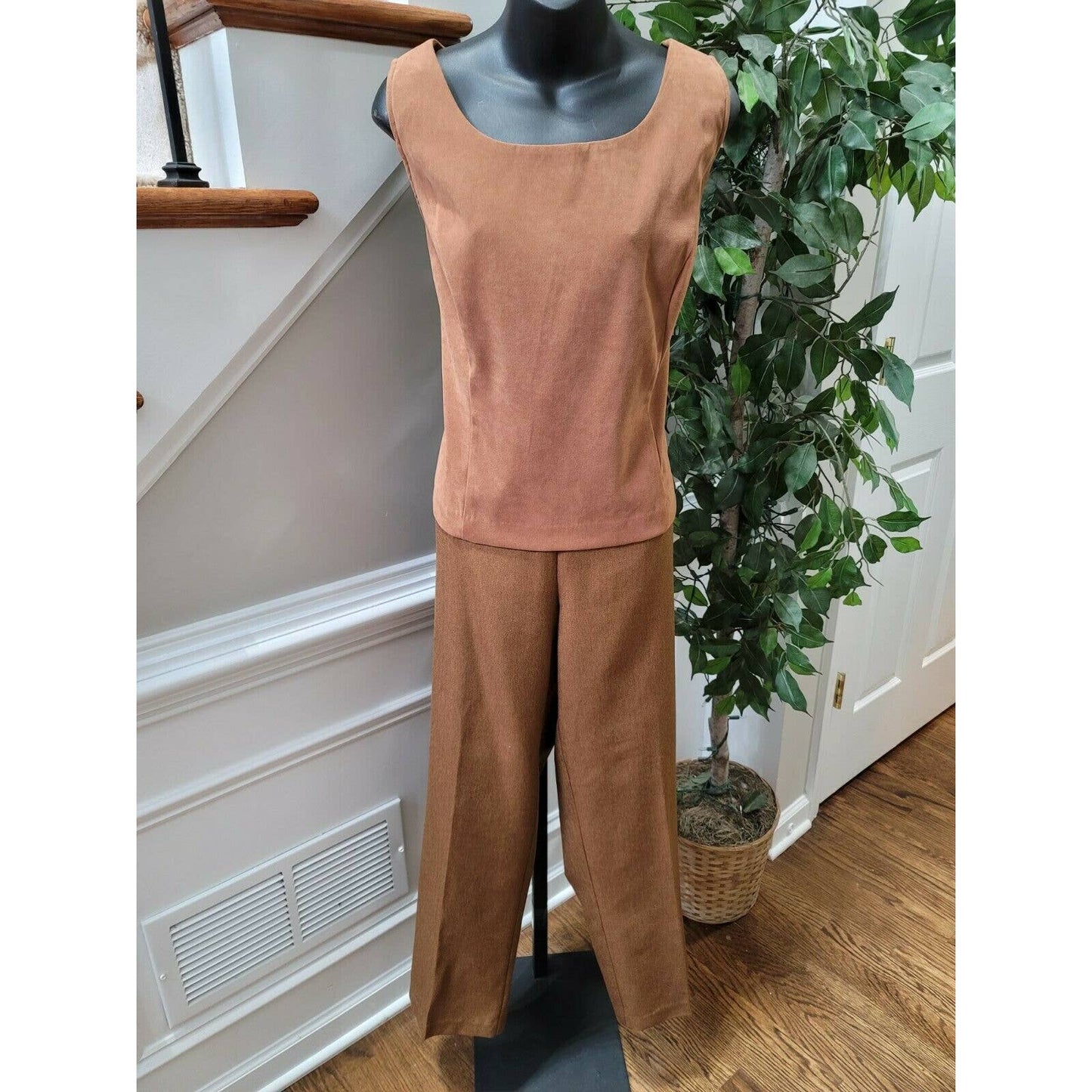 Sag Harbor Women's Brown 100% Polyester Blazer/Top & Pant 3 Piece Suits Size 16