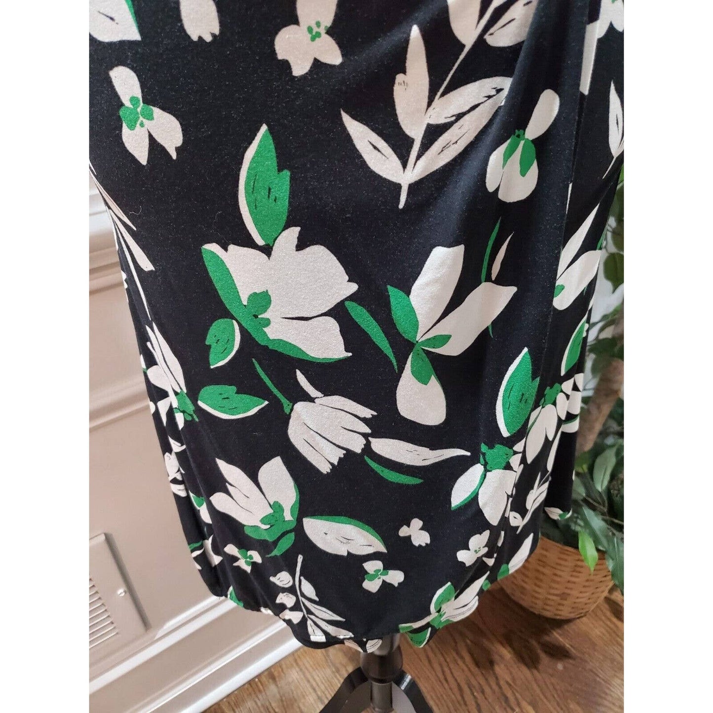 A New Day Women's Black Floral Rayon V-Neck Sleeveless Knee Length Dress Size S