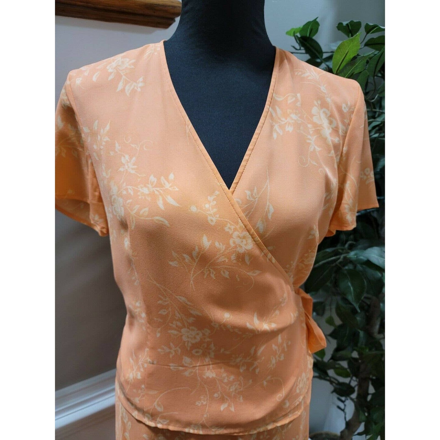 Casual Corner Women's Orange Floral 100% Silk Top & Skirt 2 Piece Suits Size 6