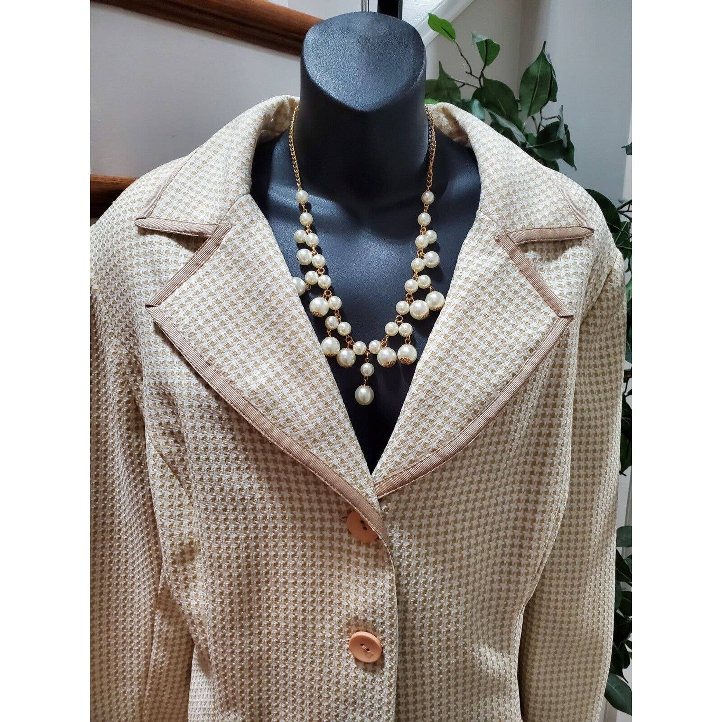 Blacker Women's Cream Polyester Single Breasted Blazer & Skirt 2 Pc's Suit 18W