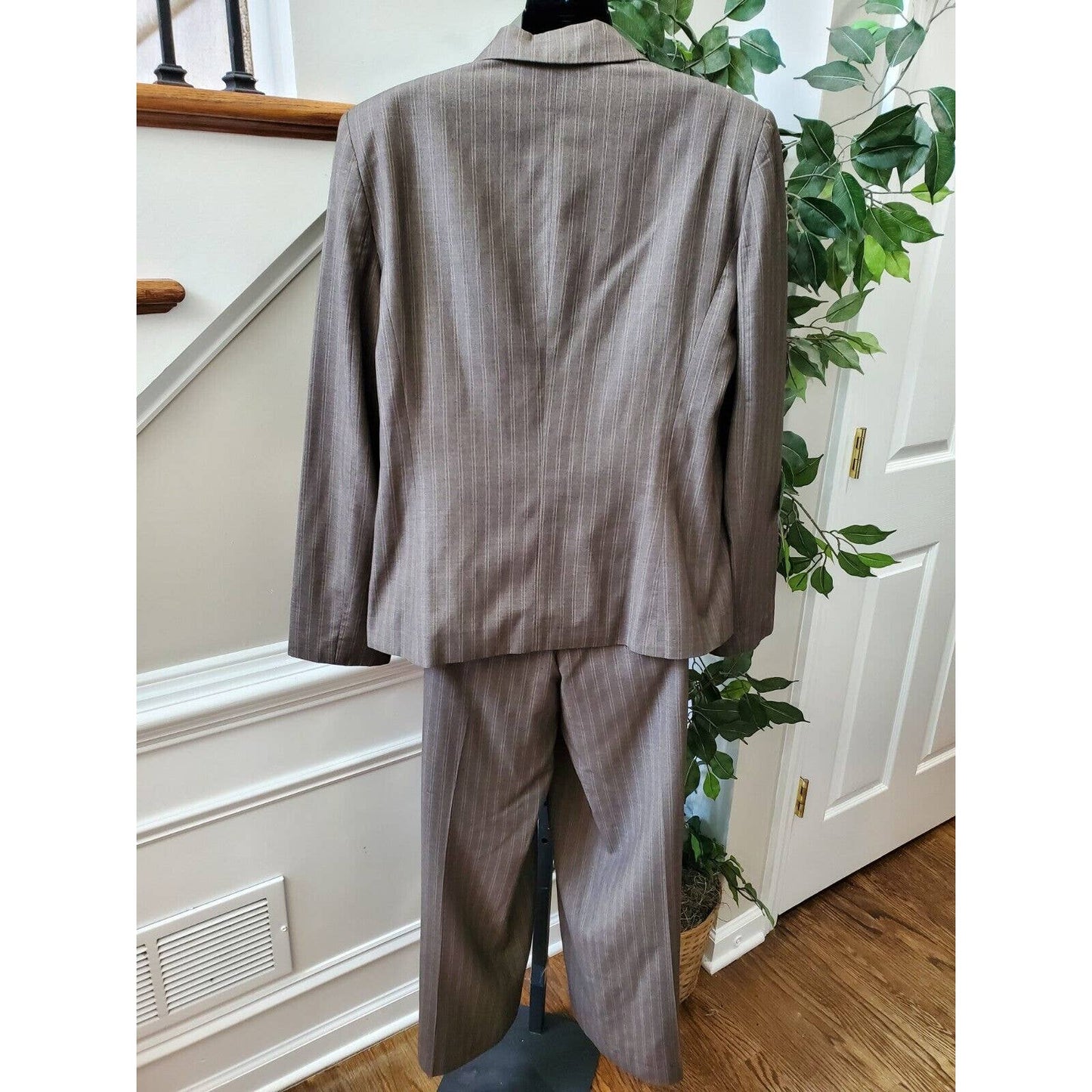 Dressbarn Women's Brown Polyester Single Breasted Blazer & Pant 2 Piece Suit 16