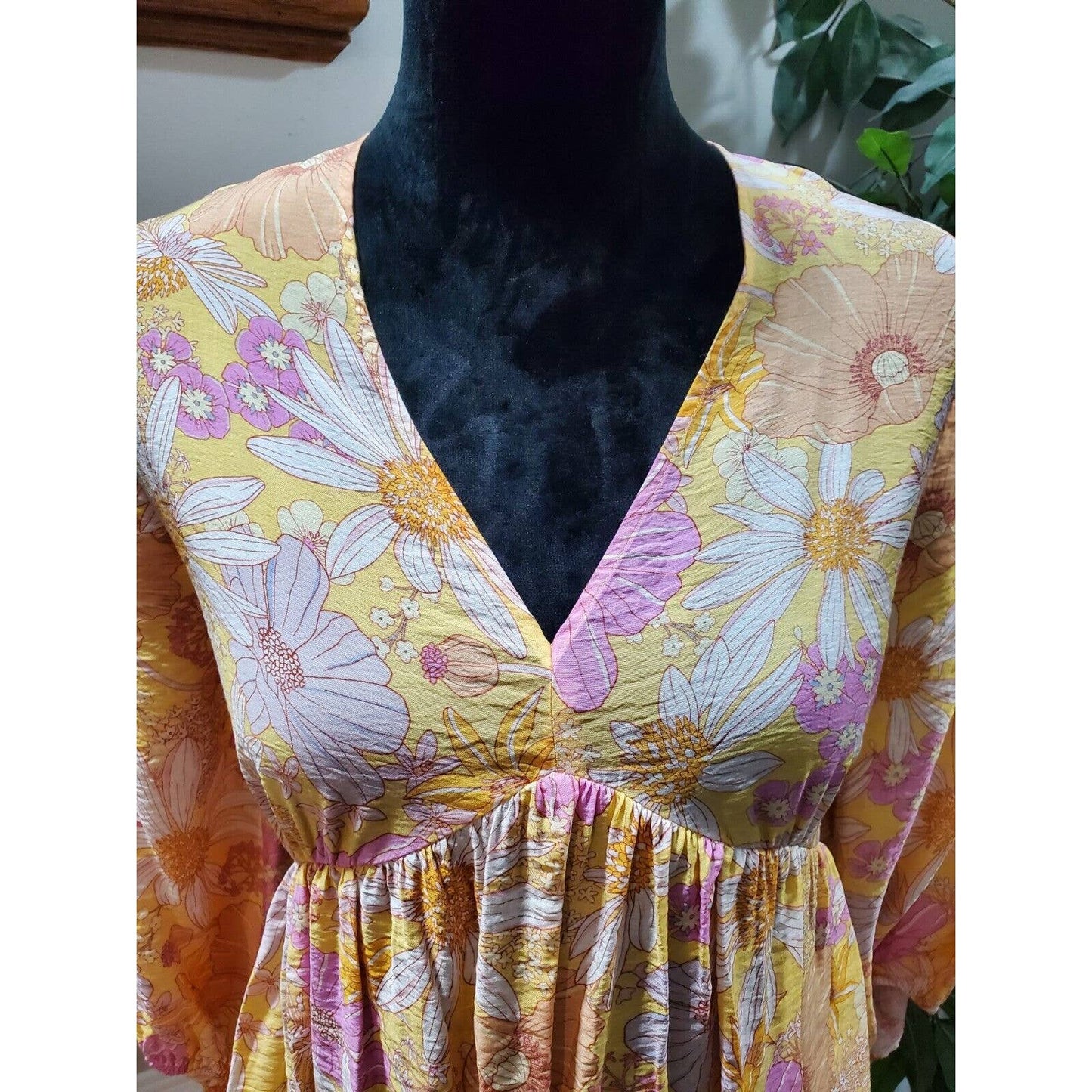 H&M Women's Yellow Floral Viscose V-Neck Long Sleeve Knee Length Dress Size M