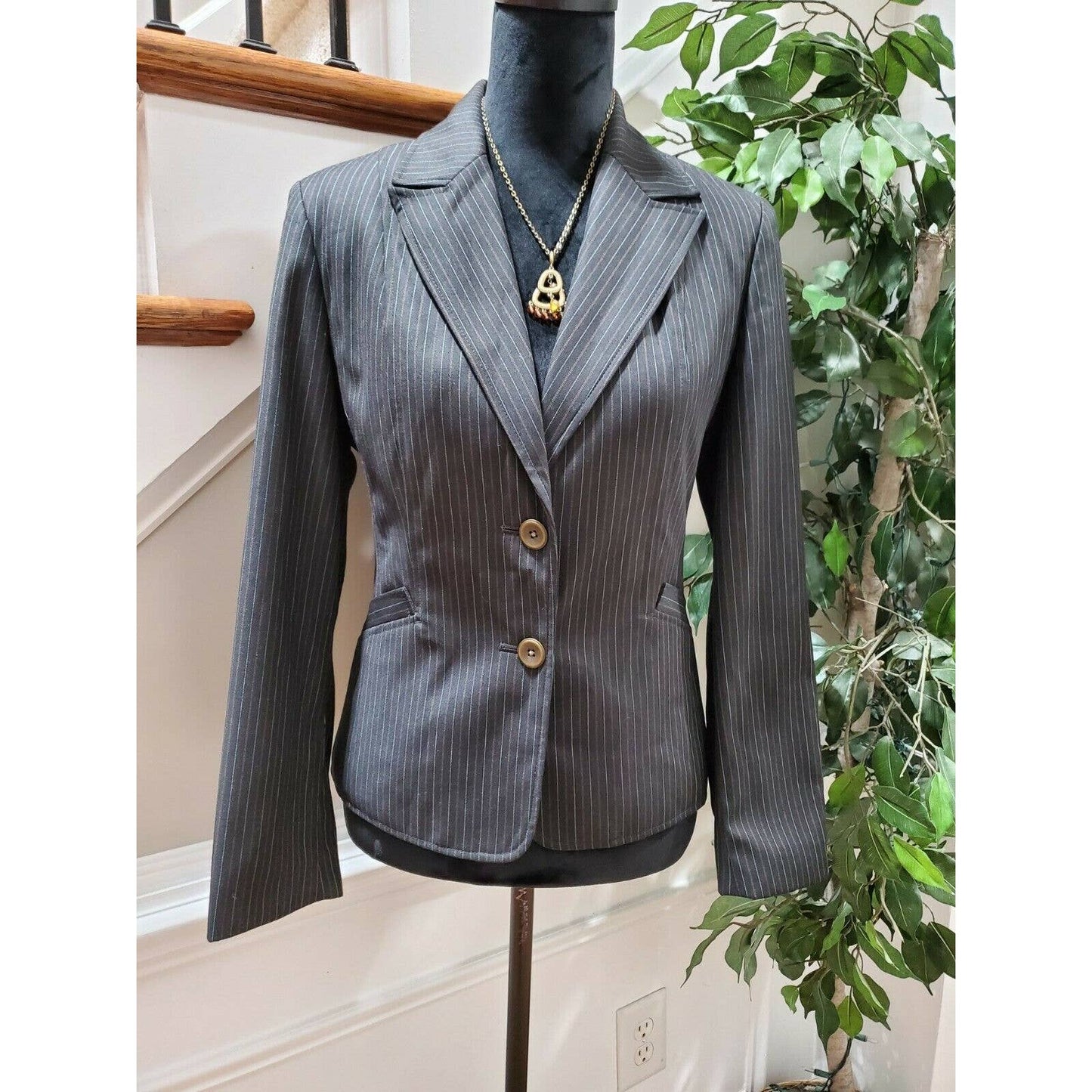 Signature Women's Black Lined Polyester Two Buttons Single Breasted Blazer 12P