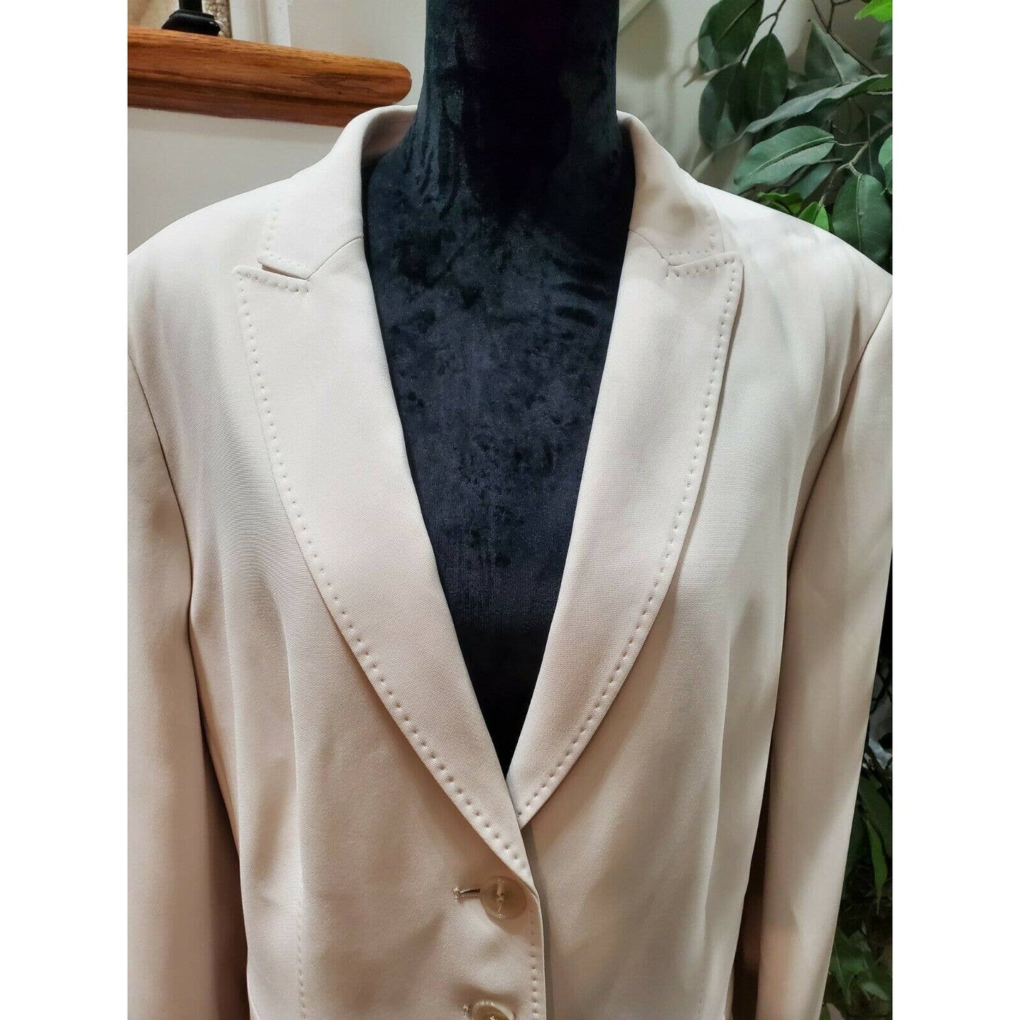 Bloomingdales Basler Women Cream Polyester Long Sleeve Single Breasted Blazer 50