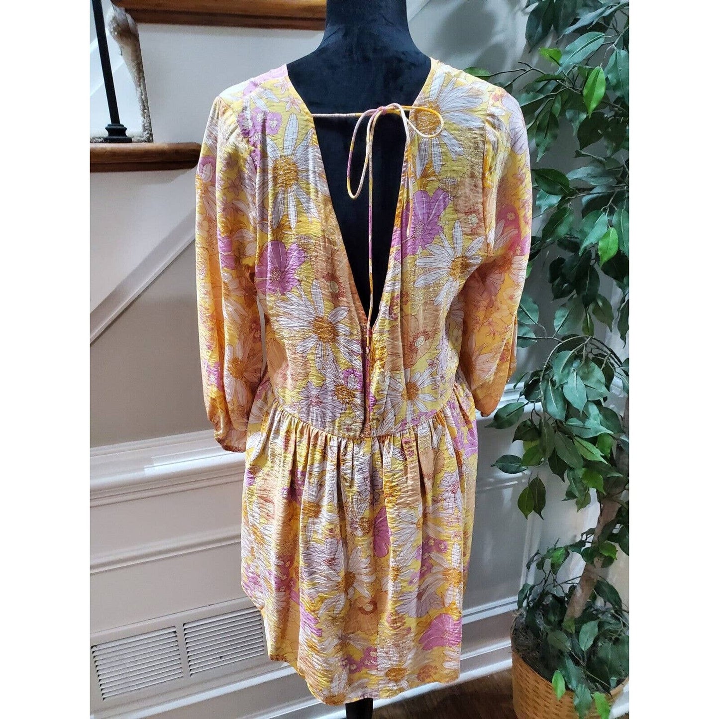 H&M Women's Yellow Floral Viscose V-Neck Long Sleeve Knee Length Dress Size M