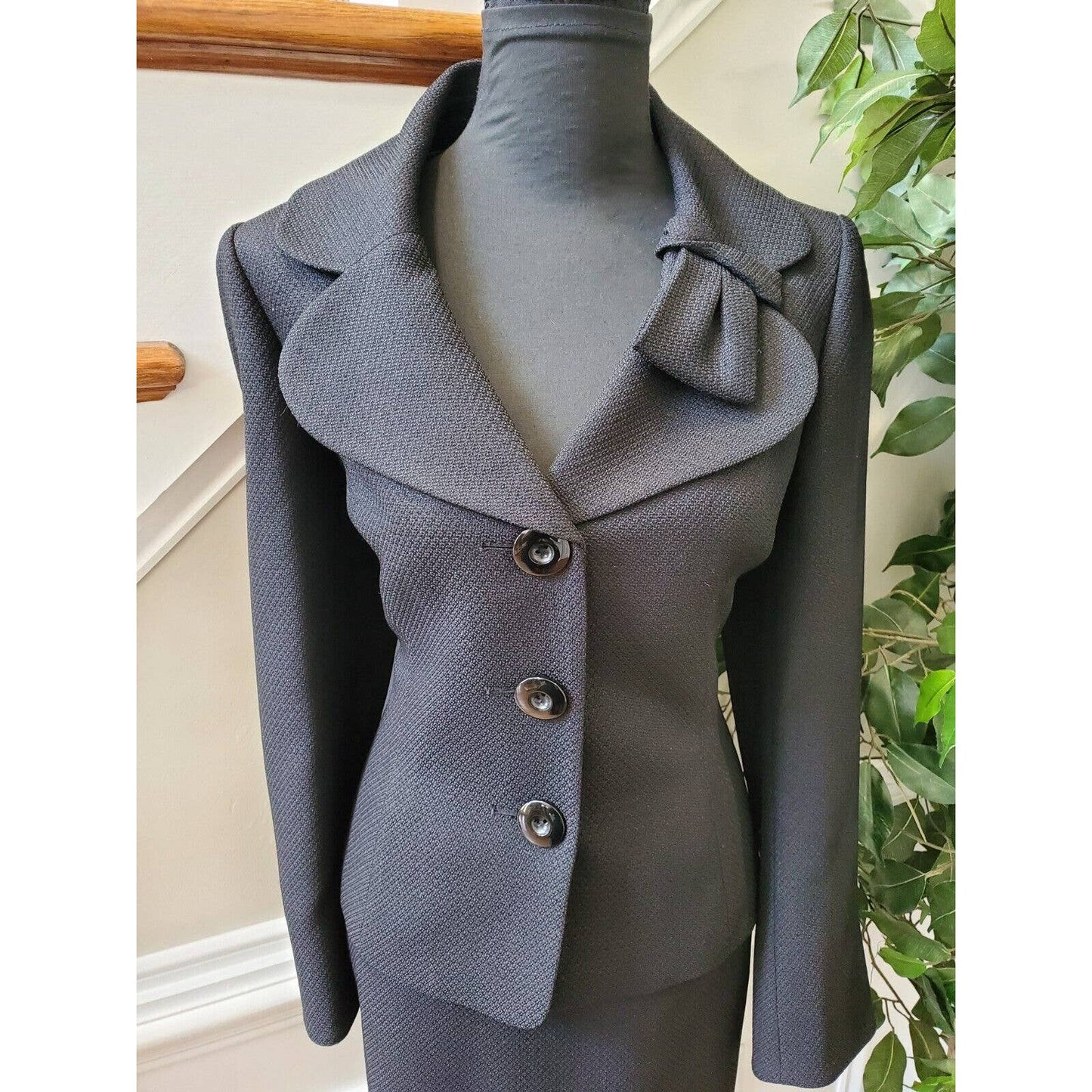 Le Suits Women's Black Polyester Single Breasted Blazer & Skirt 2 Piece Suit 8