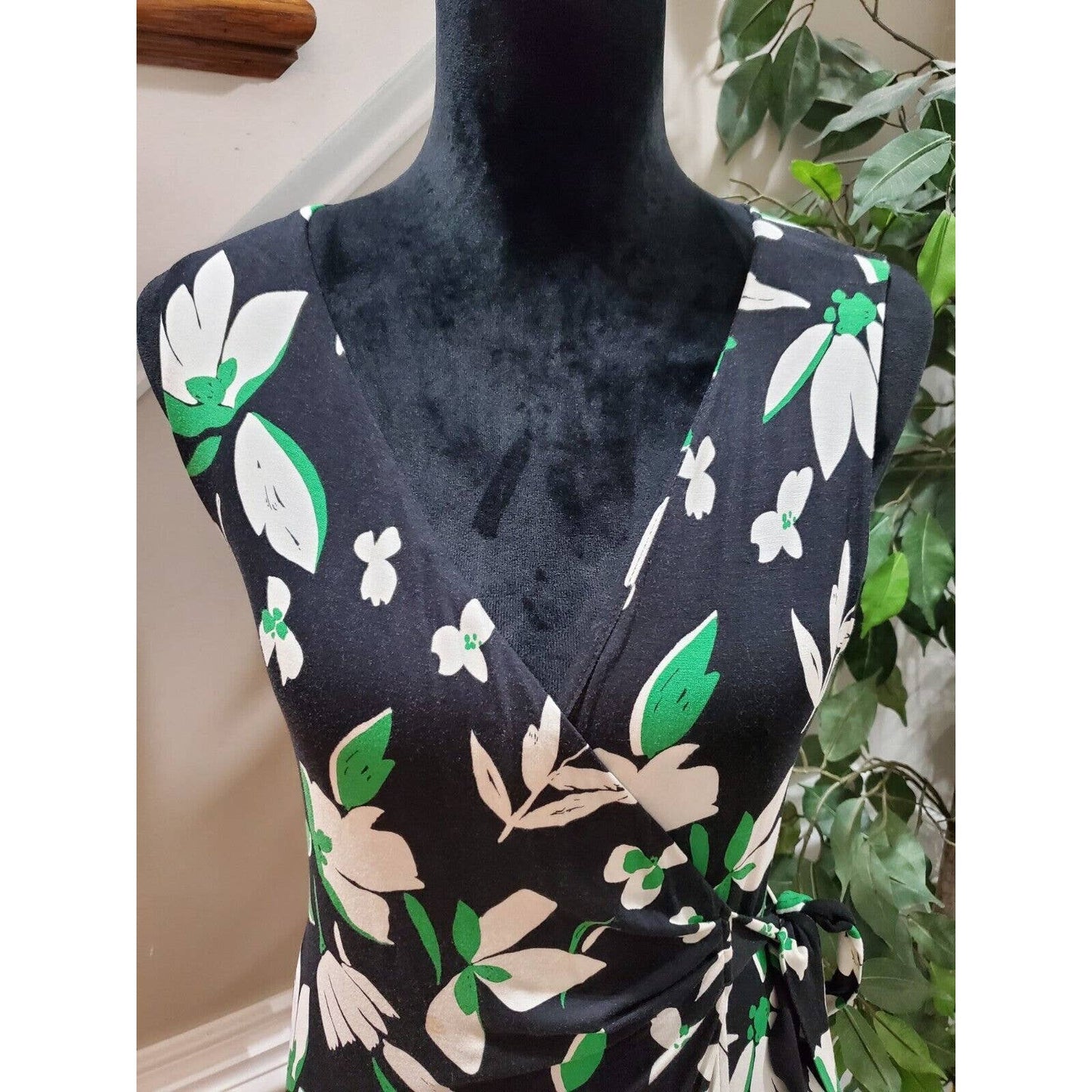 A New Day Women's Black Floral Rayon V-Neck Sleeveless Knee Length Dress Size S