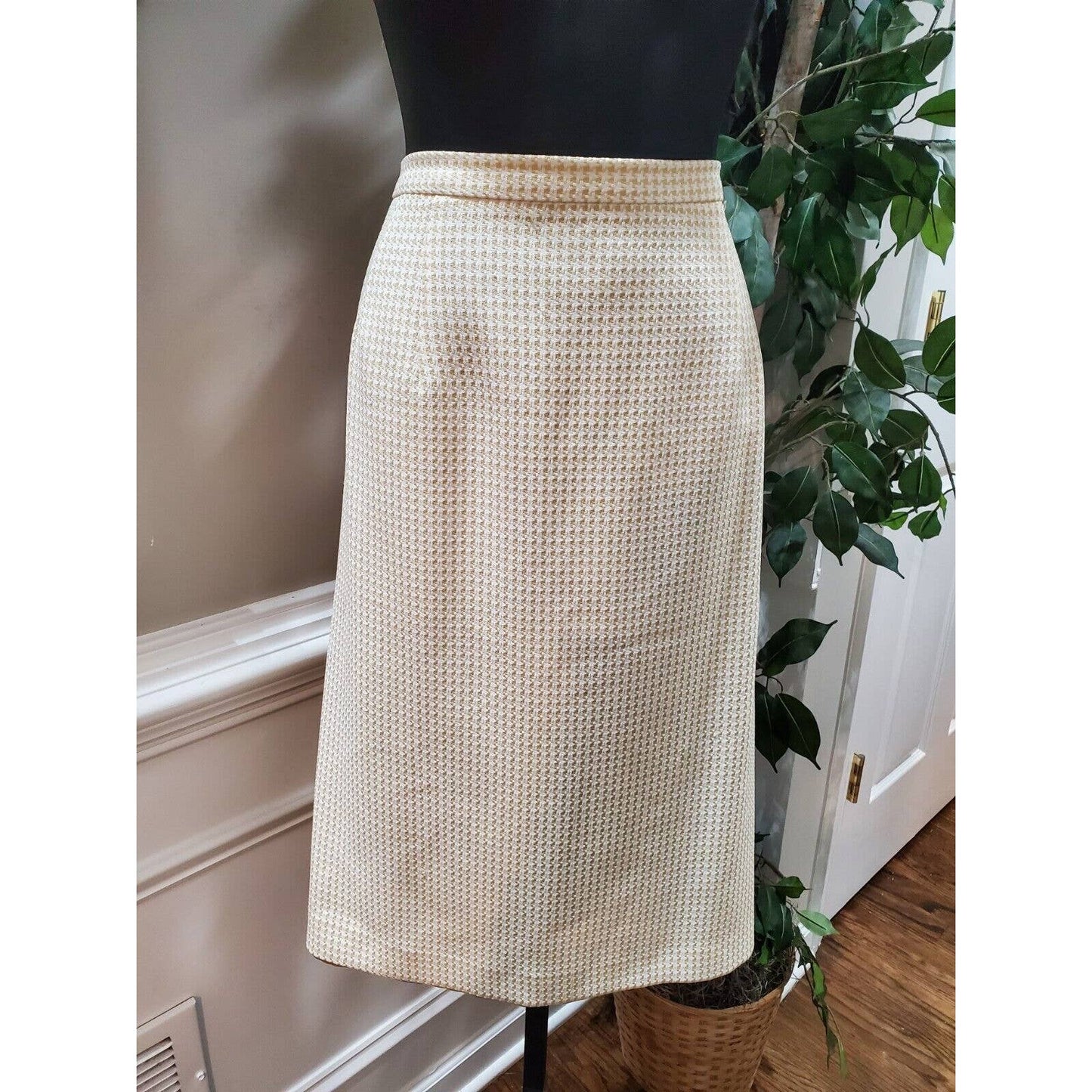 Blacker Women's Cream Polyester Single Breasted Blazer & Skirt 2 Pc's Suit 18W