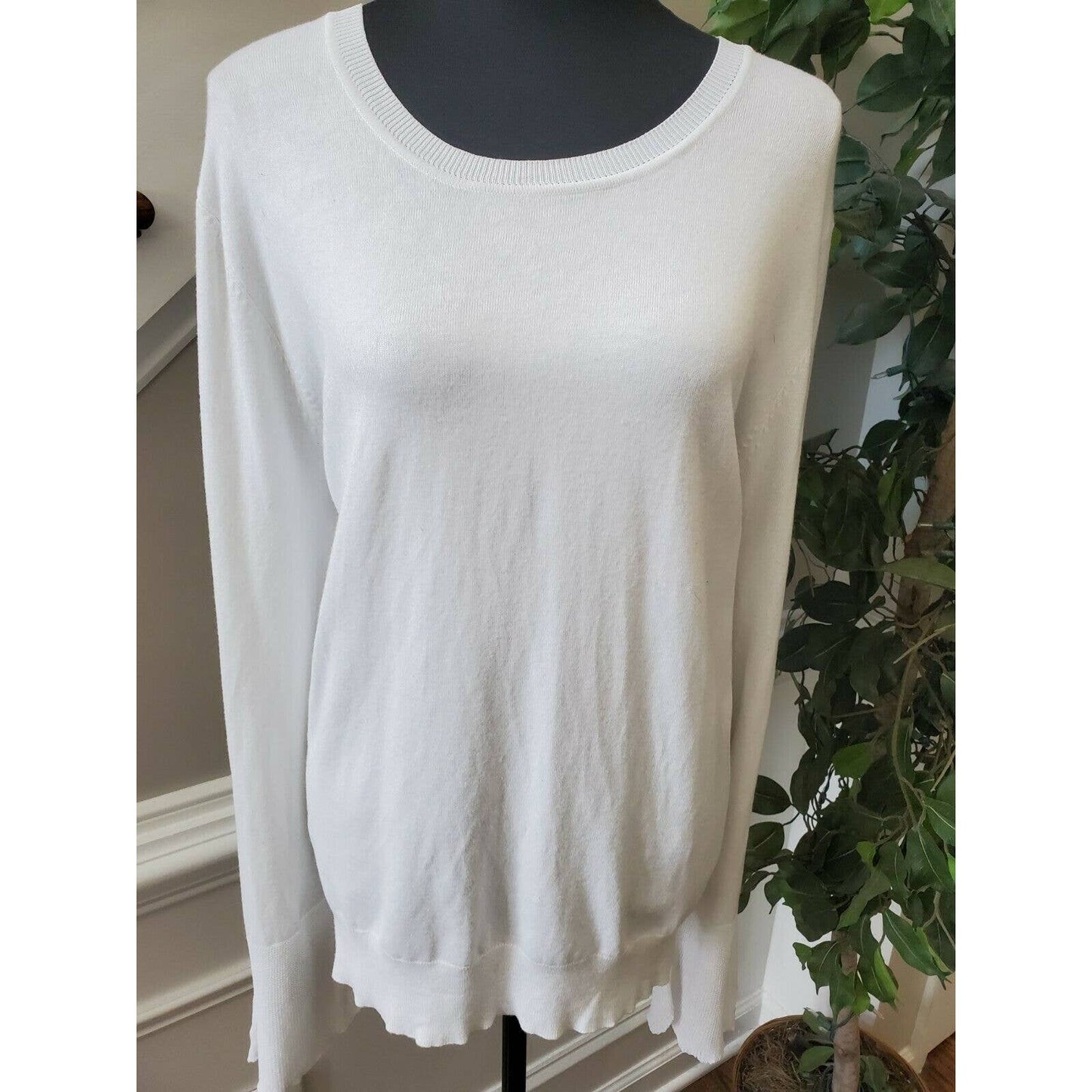 Ellen Tracy White Women's Viscose Scoop Neck Long Sleeve Soft Sweaters