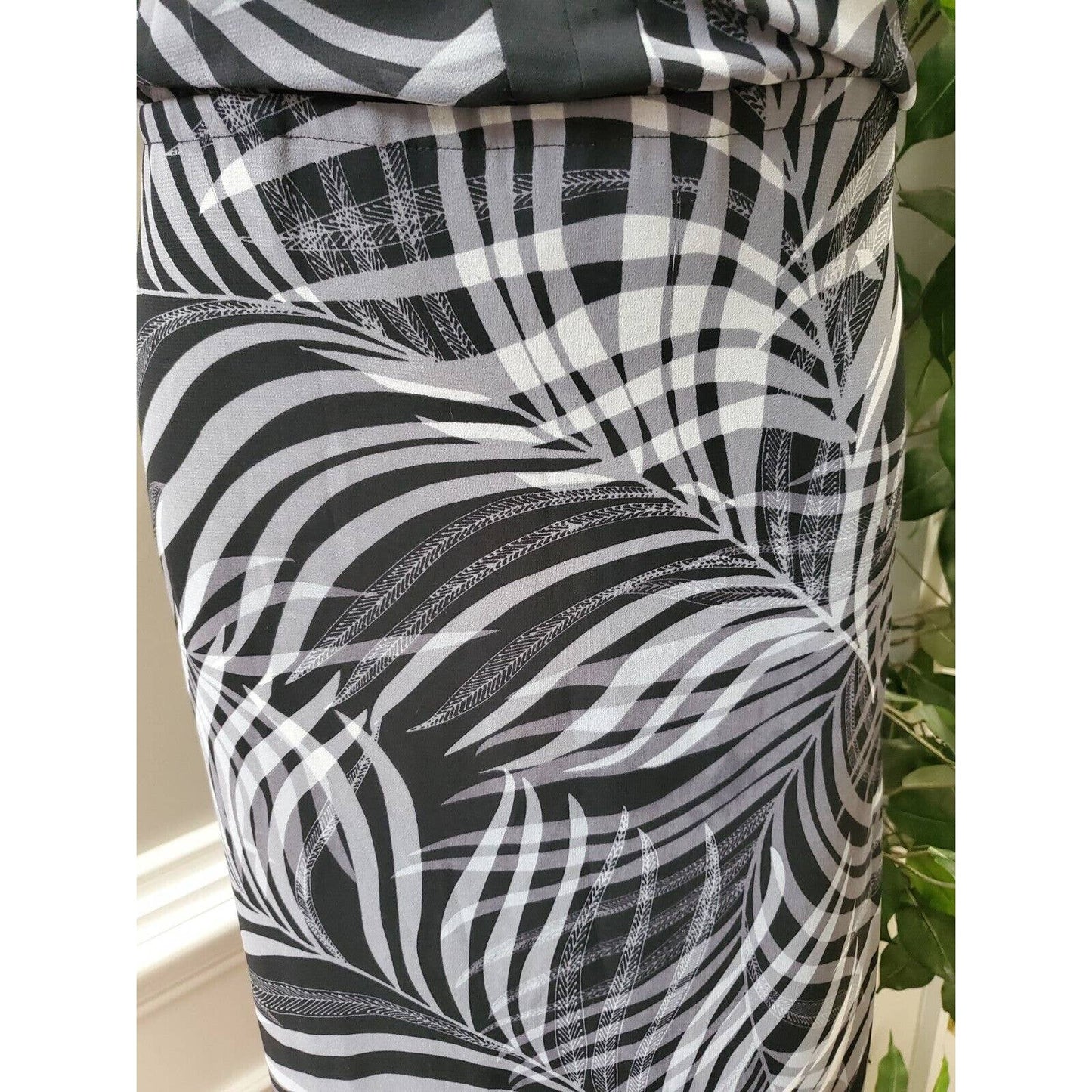 Women's Black & White 100% Polyester V-Neck Sleeveless Casual Long Maxi Dress XL