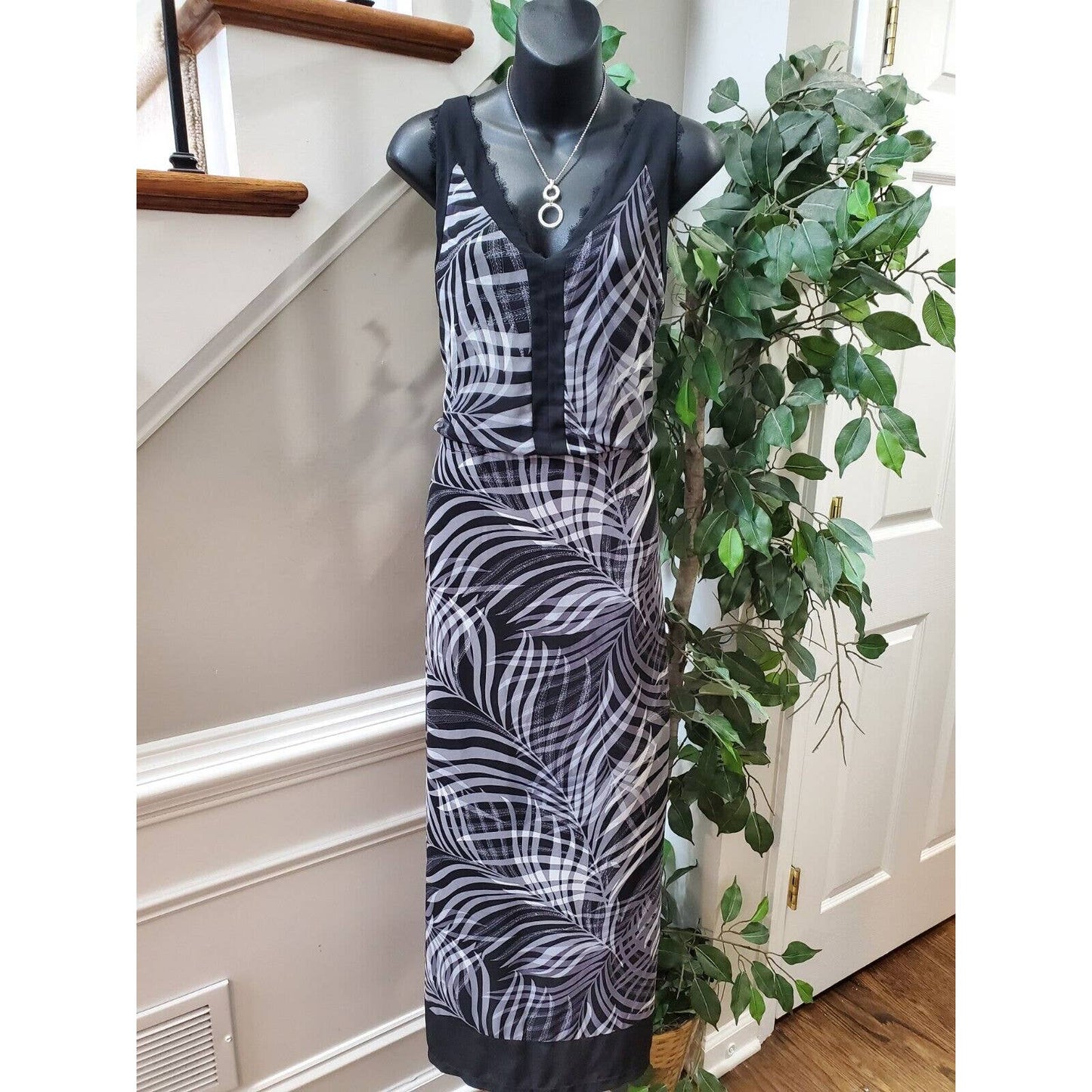 Women's Black & White 100% Polyester V-Neck Sleeveless Casual Long Maxi Dress XL