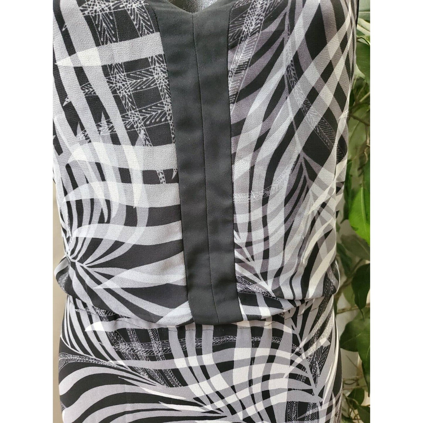 Women's Black & White 100% Polyester V-Neck Sleeveless Casual Long Maxi Dress XL